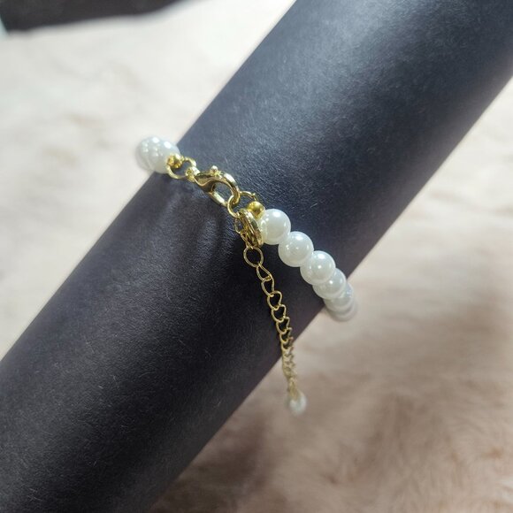 NWT: White Peal Coin Bracelet - Picture 4 of 8